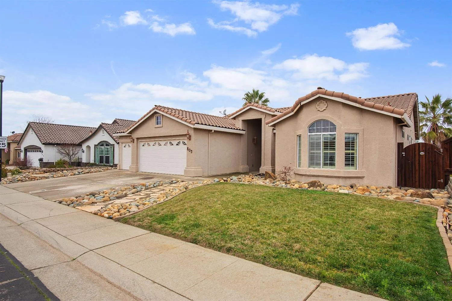 803 Fairway Dr photo 1
