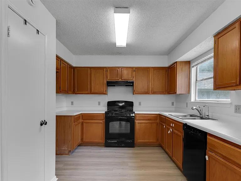8313 Columbia Falls Dr — Photo 8