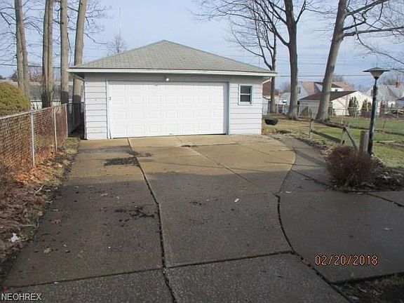 2nd image of 2800 Jeanne Dr