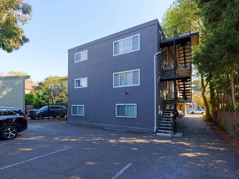 2227 Derby St — Photo 12