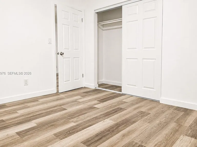 411 SE 10th St #4 — Photo 13