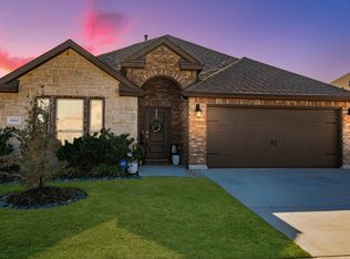 11012 Klondike Ln, Aubrey, TX 76227