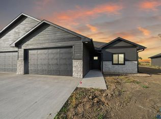 638 Harter Dr, Madison, SD 57042