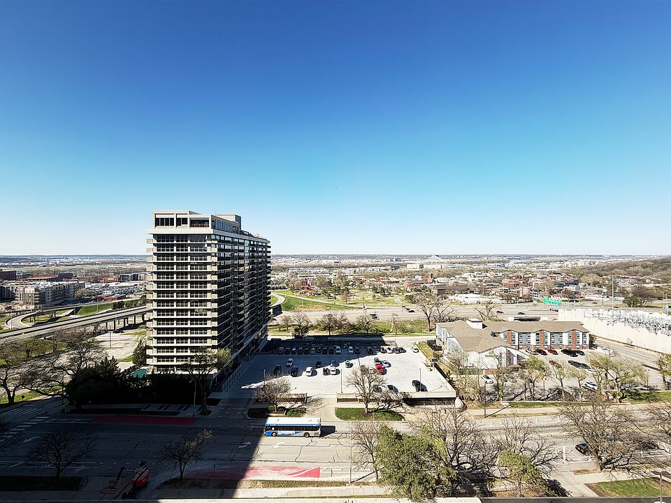 Sweeping north-facing views of the Missouri River and CPKC Stadium