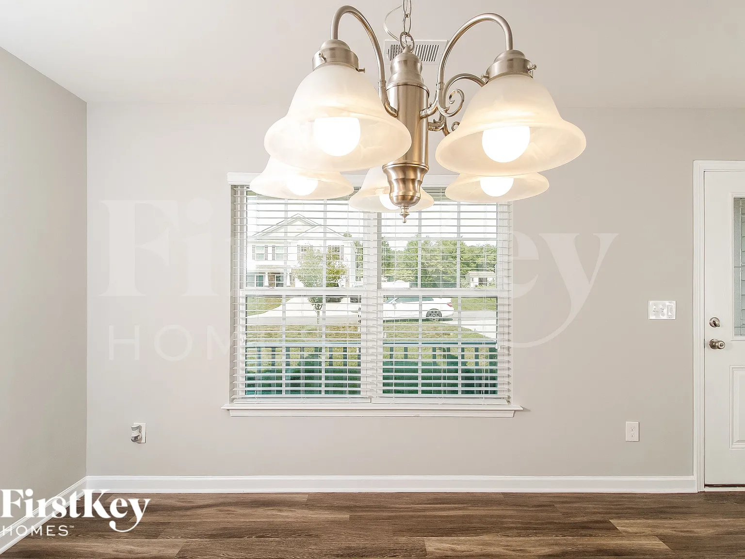 3 bed, 2.5 bath, 2280 sqft, $1,840 — Photo 3