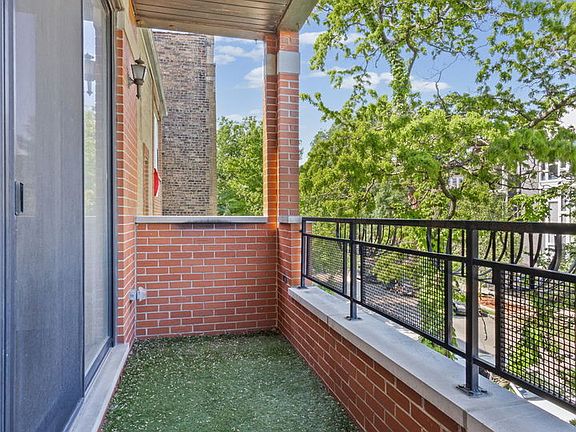 5th image of 1541 N Artesian Ave #2