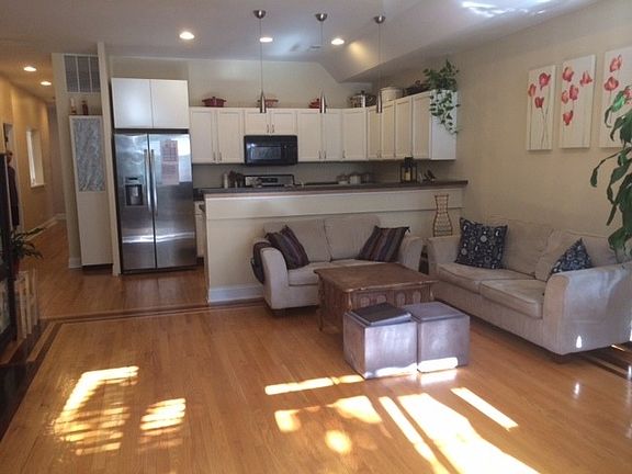 3rd image of 6507 N Bosworth Ave APT 2