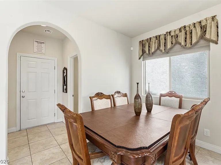 32 Lily Grove Rd — Photo 12