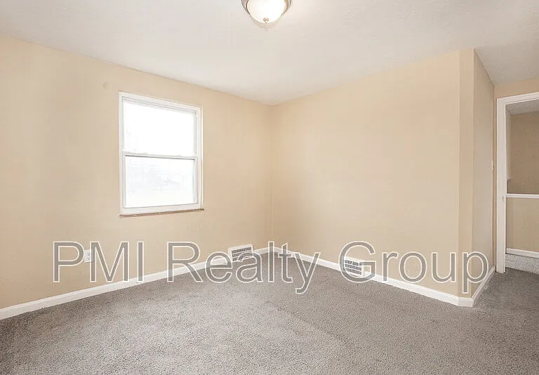 645 Babbitt Rd — Photo 12