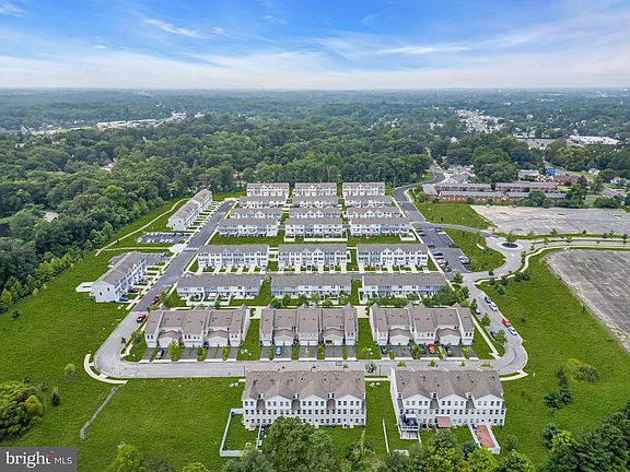 4th image of 1 Rowand Way E