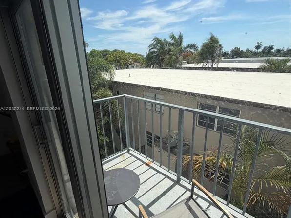 1960 Marseille Dr APT 304, Miami Beach, FL 33141