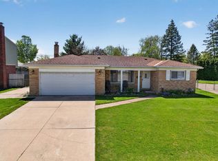 42159 Mac Rae Dr, Sterling Heights, MI 48313