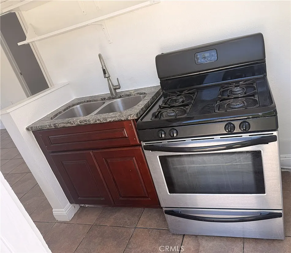 1 bed, 400 sqft, $1,600 — Photo 4
