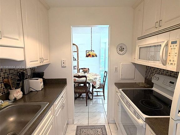 5th image of 17000 NE 14th Ave APT 206