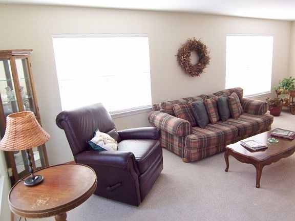 2nd image of 285 Pamela Ct