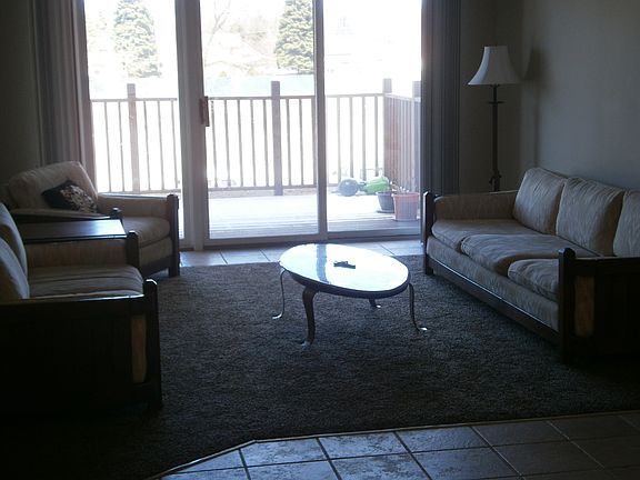 3rd image of 6801 N Milwaukee Ave APT 206