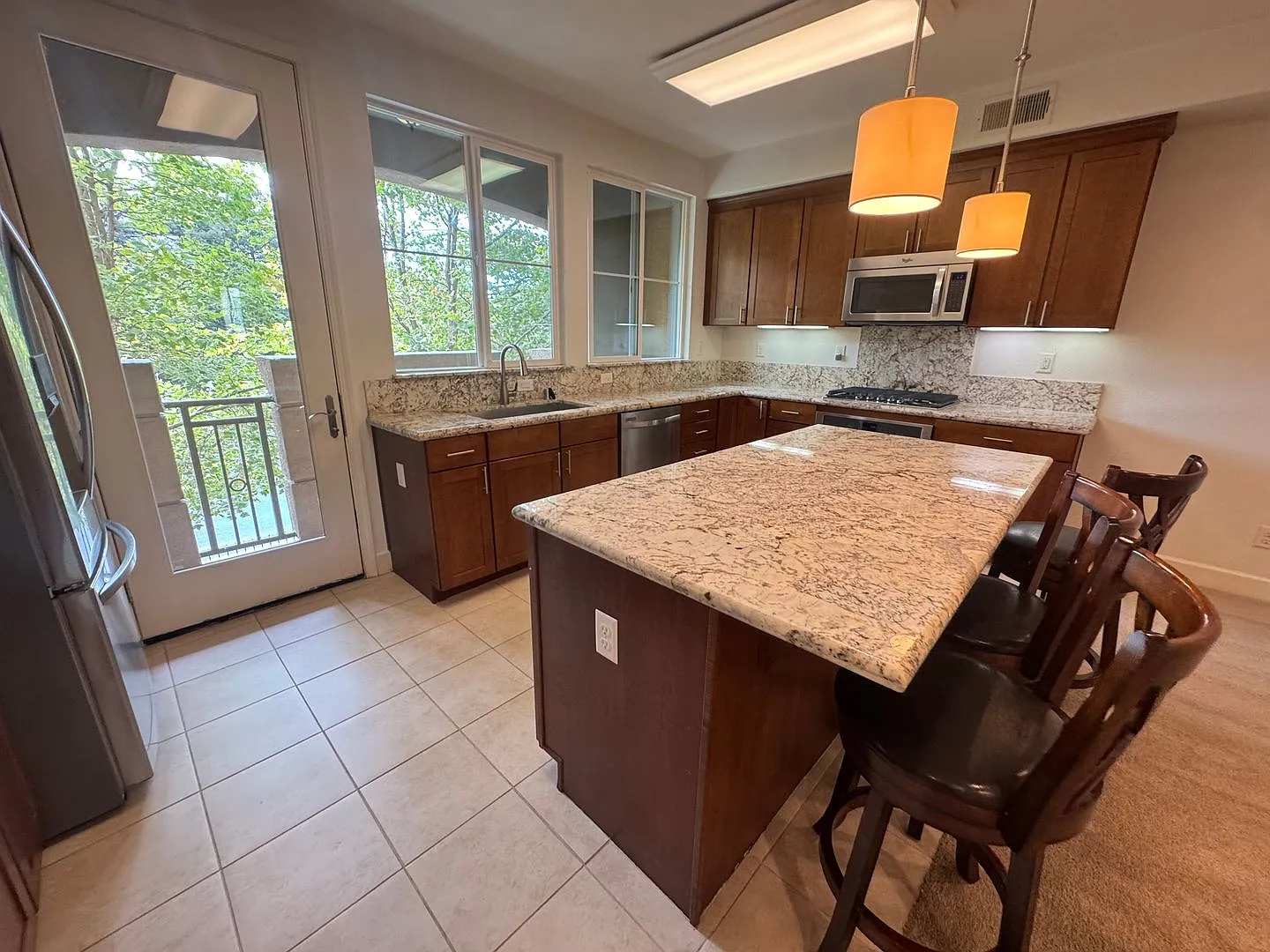 2 Bed/2bath Townhome For Rent Near Medical Business Hub In San Ramon, Ca. — Photo 2