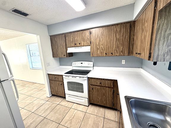 5th image of 4927 20th St E