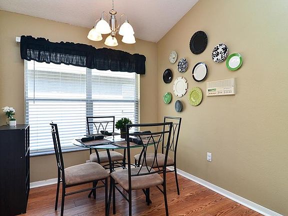 5th image of 7025 Jamestown Manor Dr