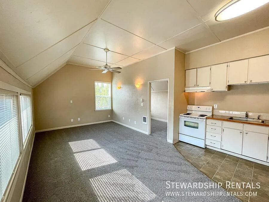 Building Photo - 1825 Harris St #11