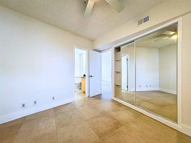 3250 NE 28th St #809 — Photo 14