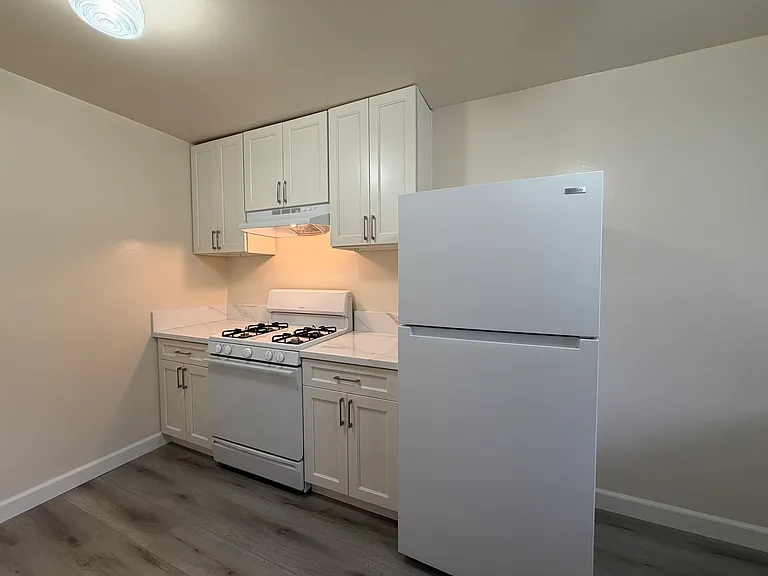 113 Cedar St #4 — Photo 9
