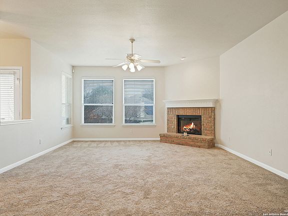 4th image of 2746 Lakehills St