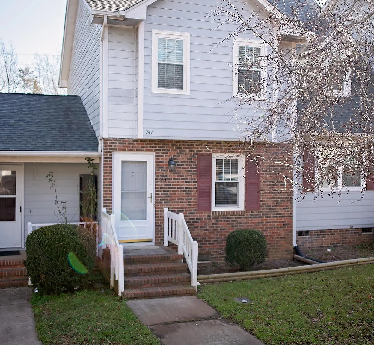 747 Sheridan Pl — Photo 3