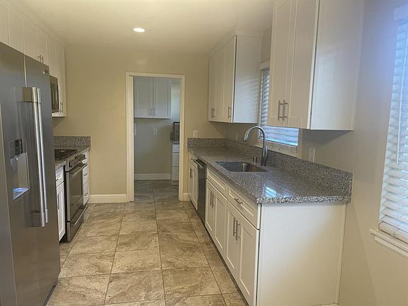 4th image of 2342 Patricia Dr