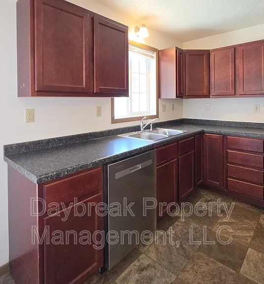 317 16th St S #5 — Photo 5