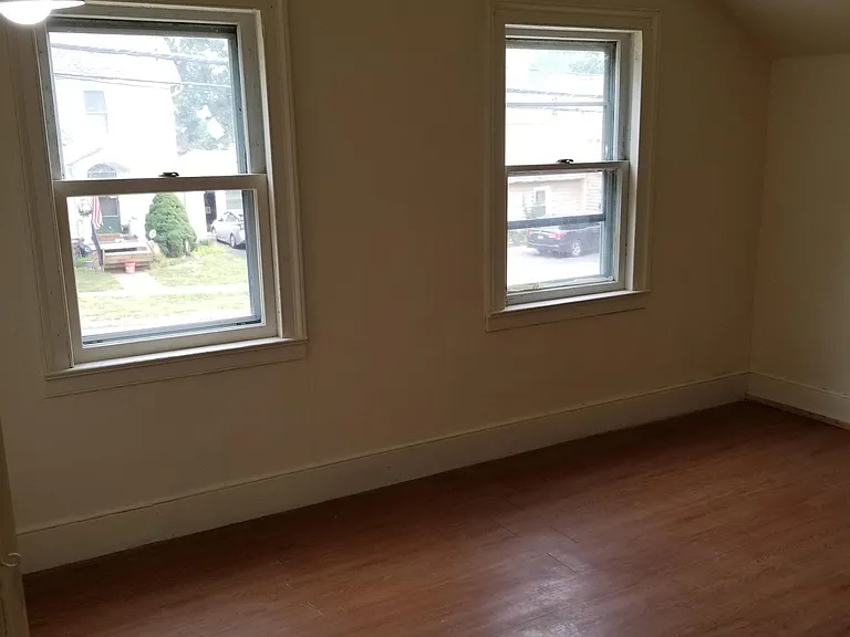 218 E Jackson St — Photo 15