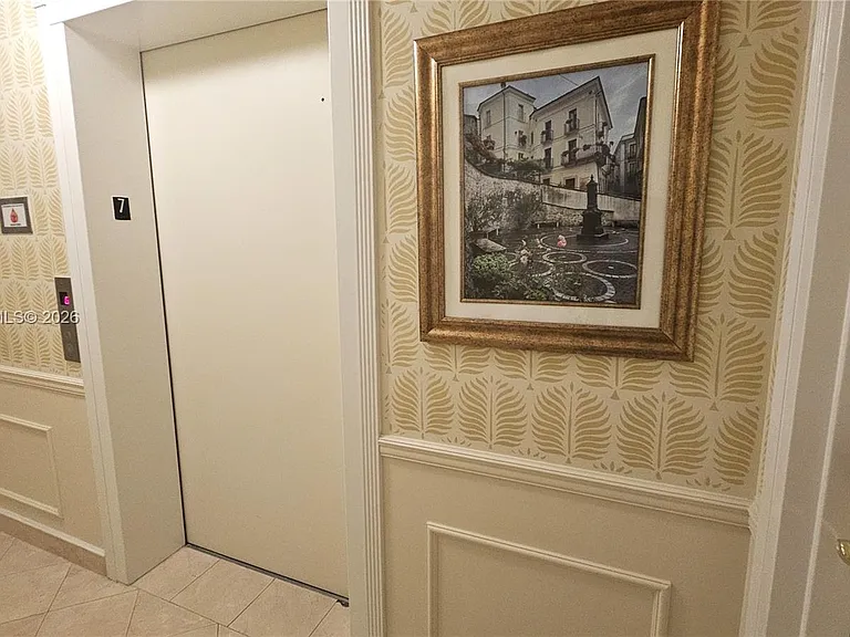 4001 N Ocean Blvd #702 — Photo 2