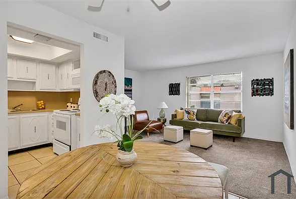 1 bed, 700 sqft, $1,300 — Photo 1