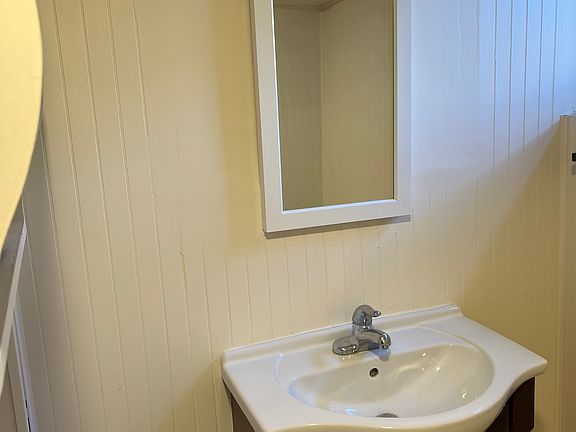 3rd image of 313 Rich Ave #1
