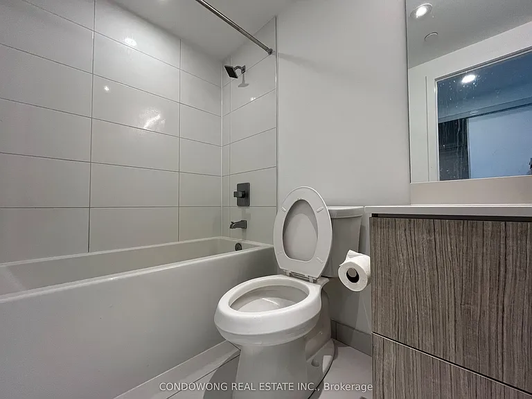 395 Bloor St E #2009 — Photo 5