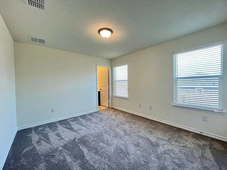 8405 Amistad Cv — Photo 12