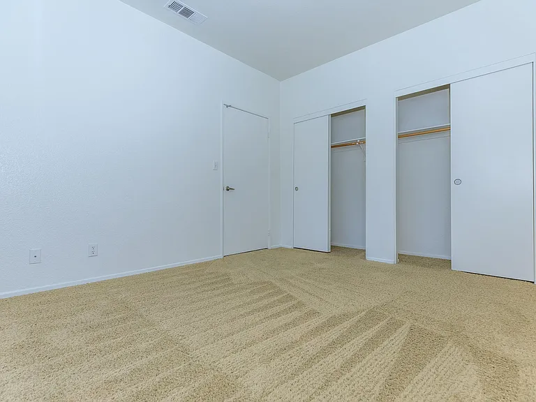Cambridge Village Apartments — Photo 17