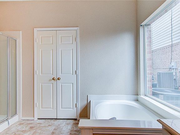4th image of 7801 Park Downs Dr