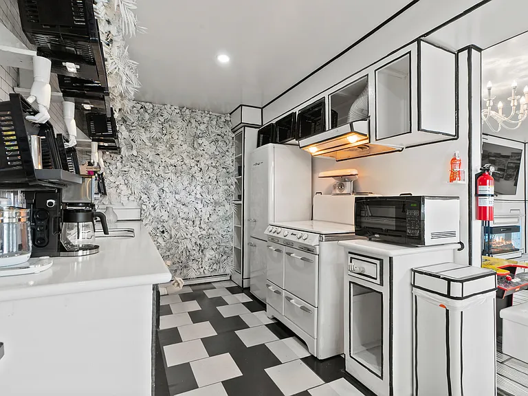 2815 E 64th St #4 — Photo 19