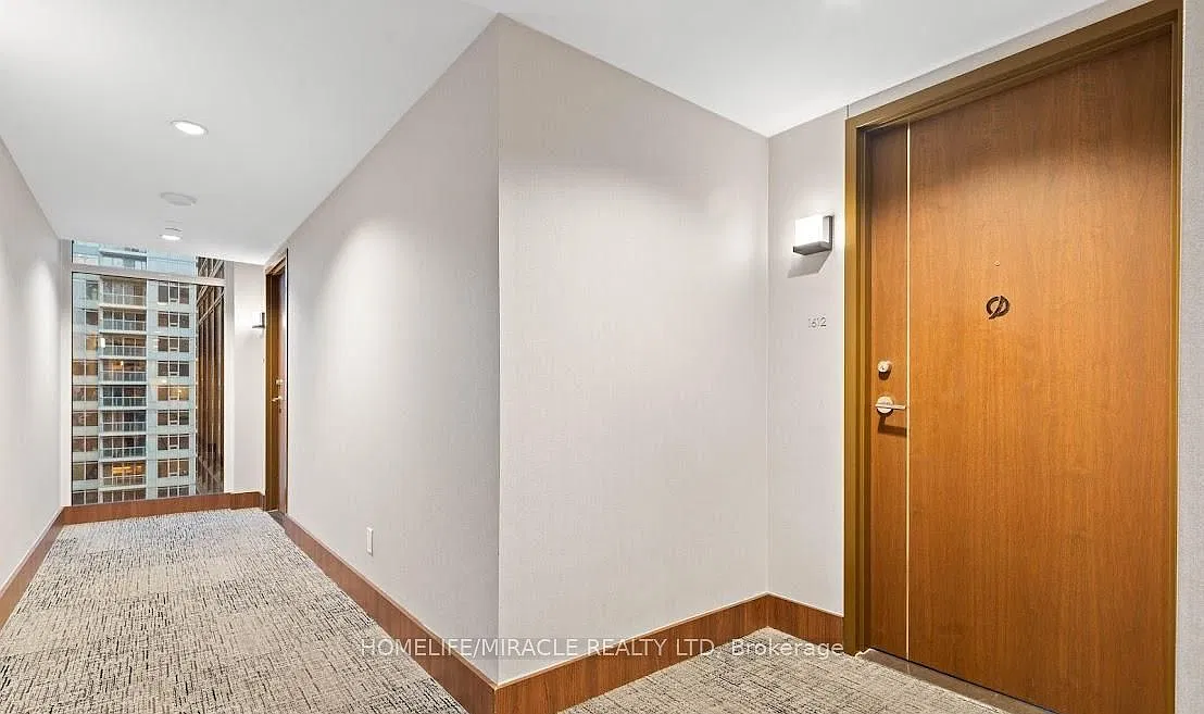 Newton Condos — Photo 2