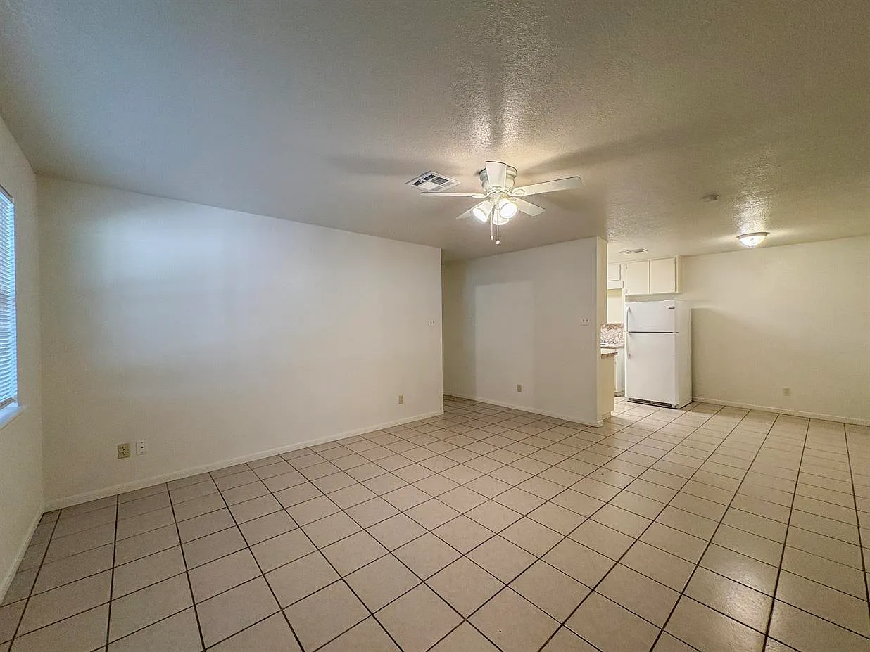 406 N Lp 121 — Photo 1