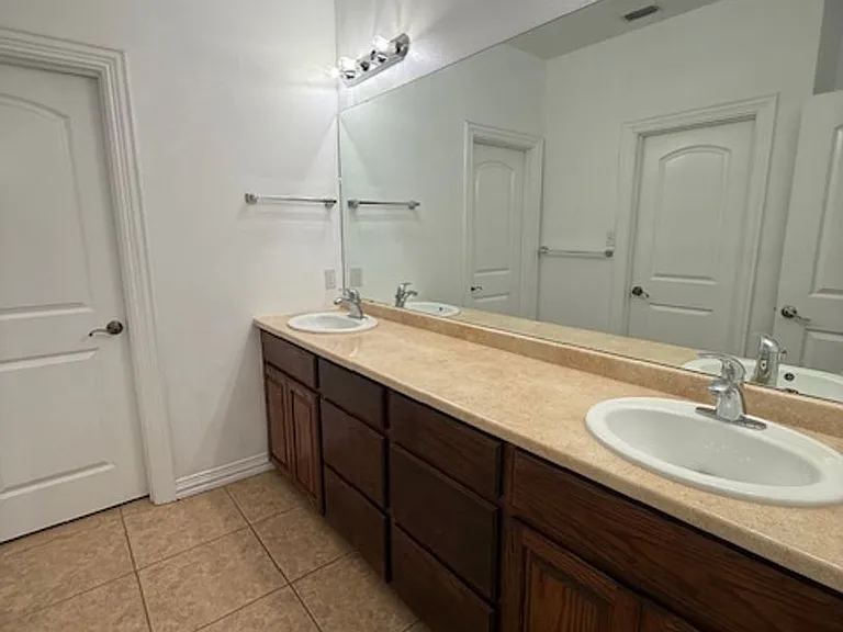 2319 Independence Blvd — Photo 16