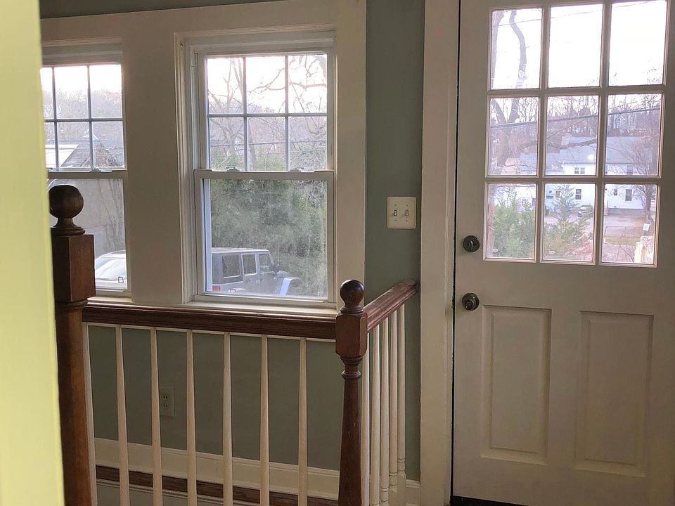 1st image of 9 Irving Ct