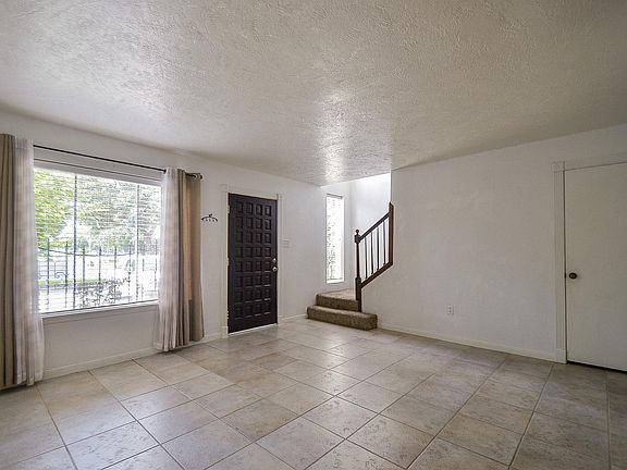 4th image of 1324 Ward Rd