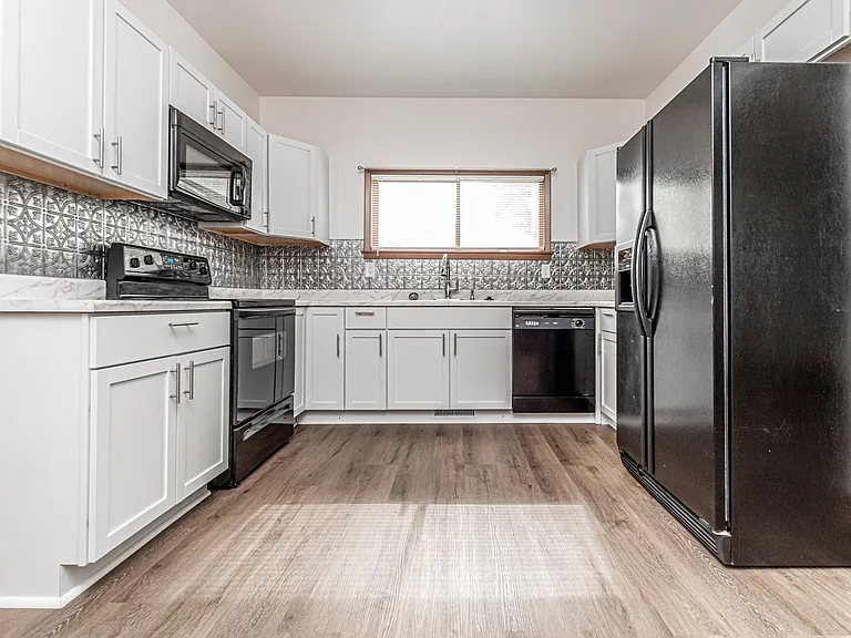 118 E Pine St — Photo 8