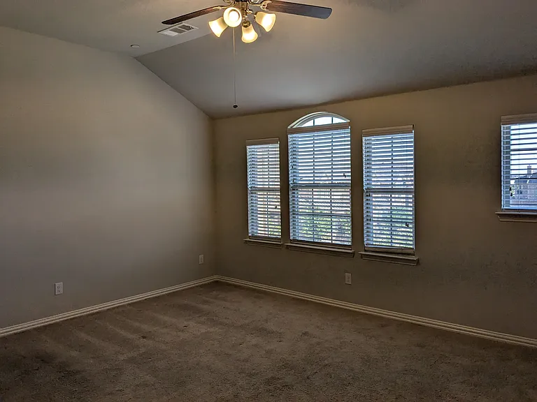 2571 Sarah Ln — Photo 8