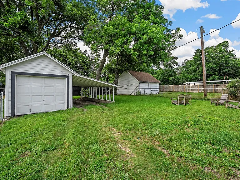 2704 Herring Ave — Photo 21