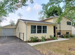 36363 N Grandwood Dr, Gurnee, IL 60031