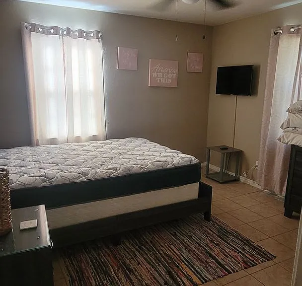 808 Mary St — Photo 17