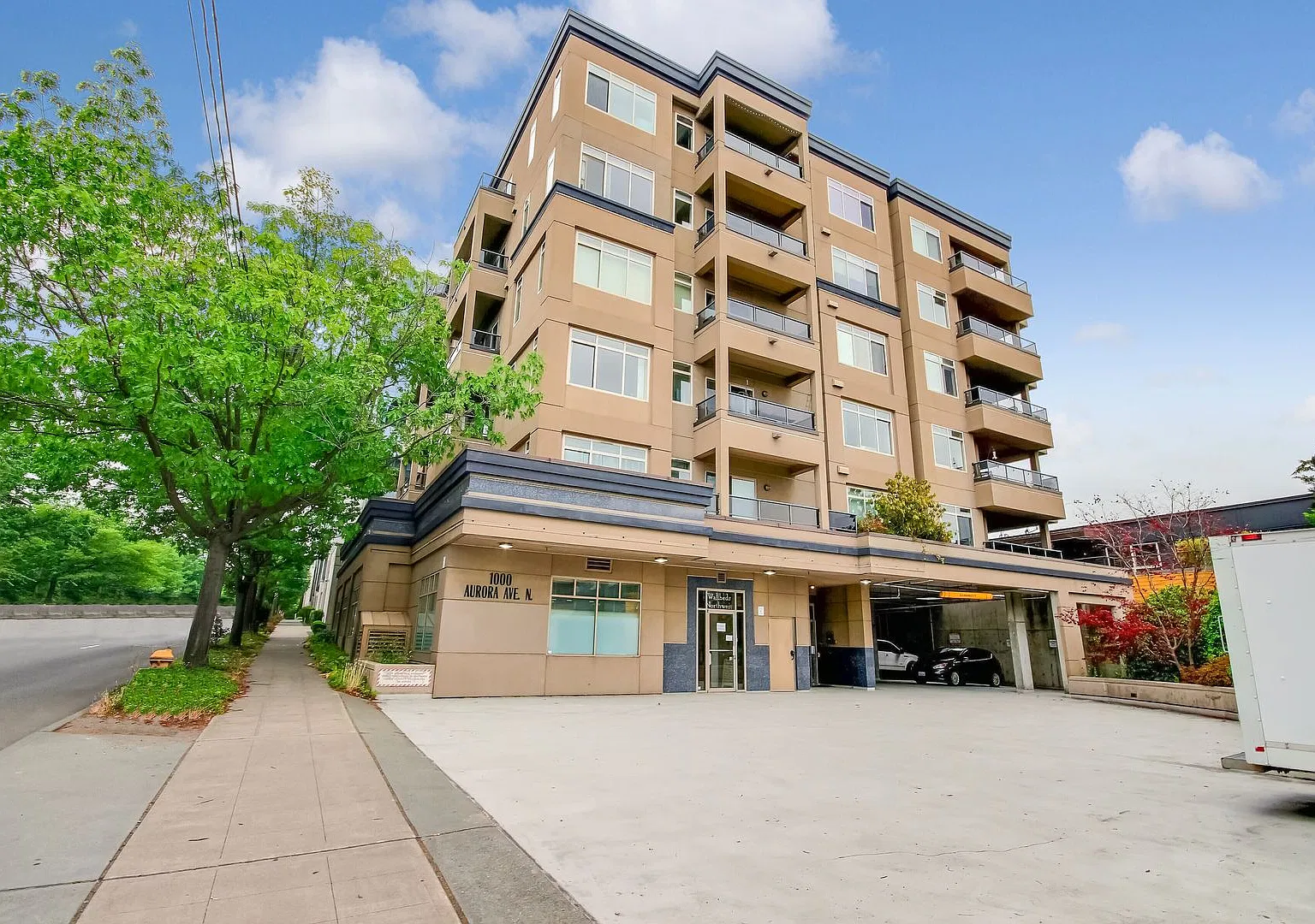 Lake Union View Condo 2 bed Avail 11/9 — Photo 1